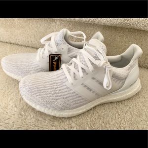 *NWT* Women’s Adidas Ultraboost TRIPLE WHITE!